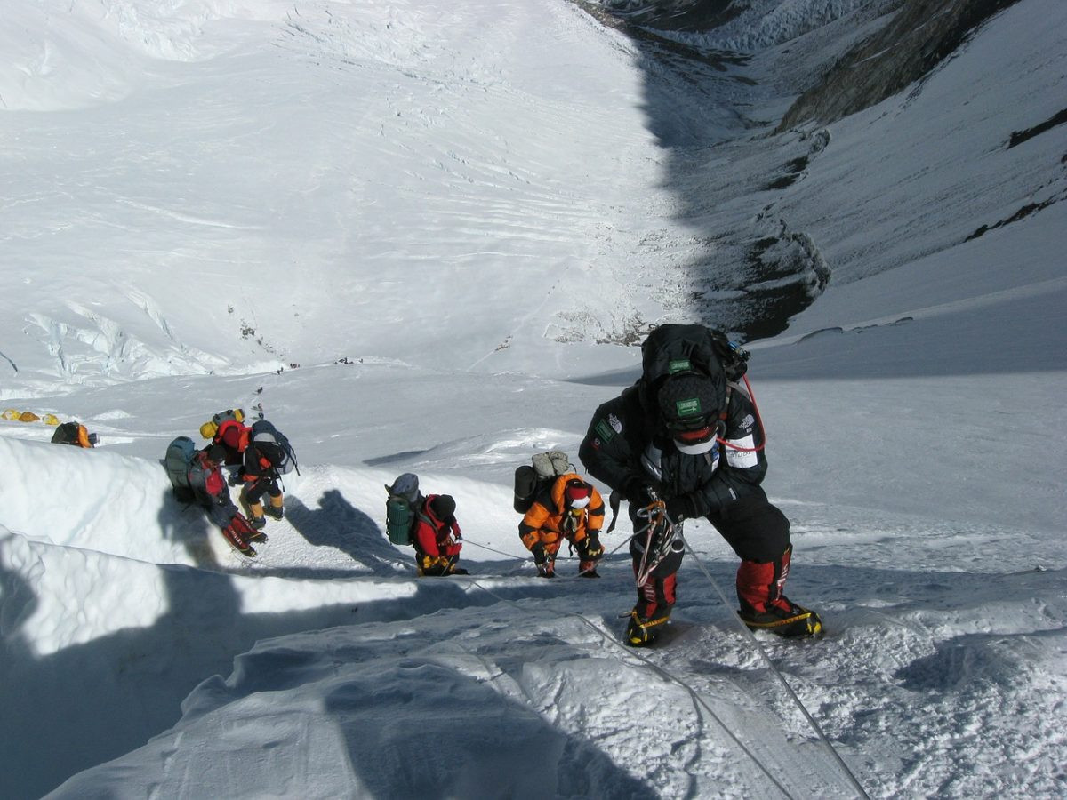 Top Mount Everest nog moeilijker te bereiken na instorten Hillary Step