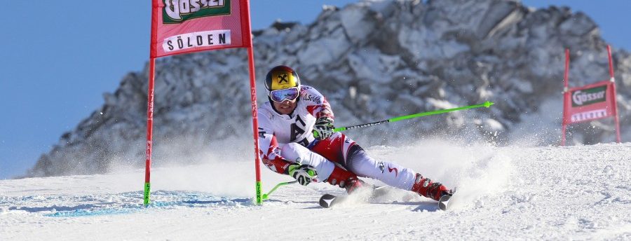 Marcel Hirscher breekt enkel tijdens training