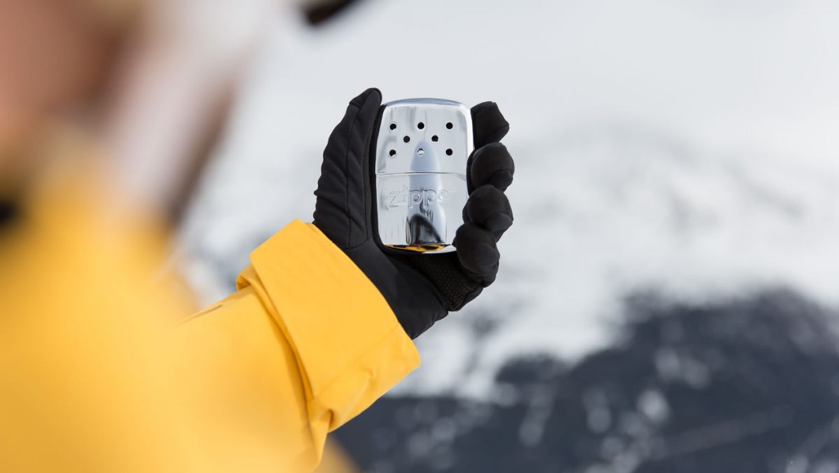 Twaalf uur warme handen met de Zippo Hand Warmer