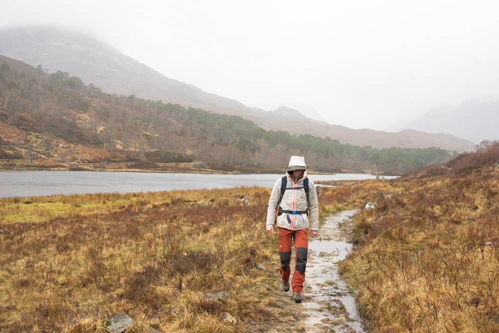 Wandelen langs de steile kliffen van Torridon in Schotland