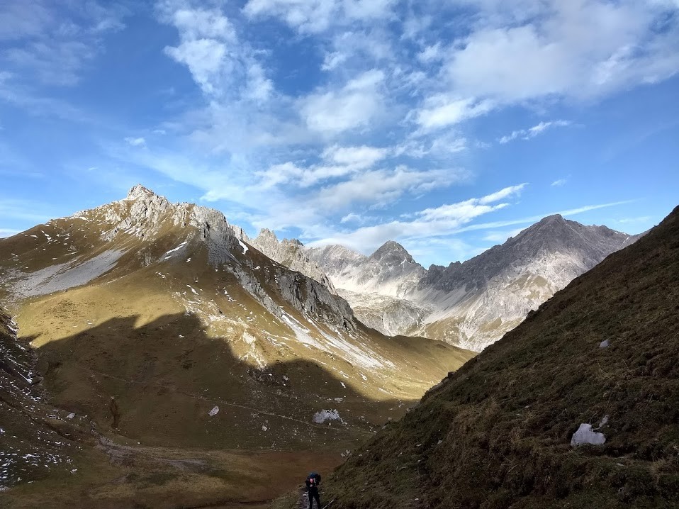 Weerspiegeling van de grensbergketen in het dal van de Douglass hütte.