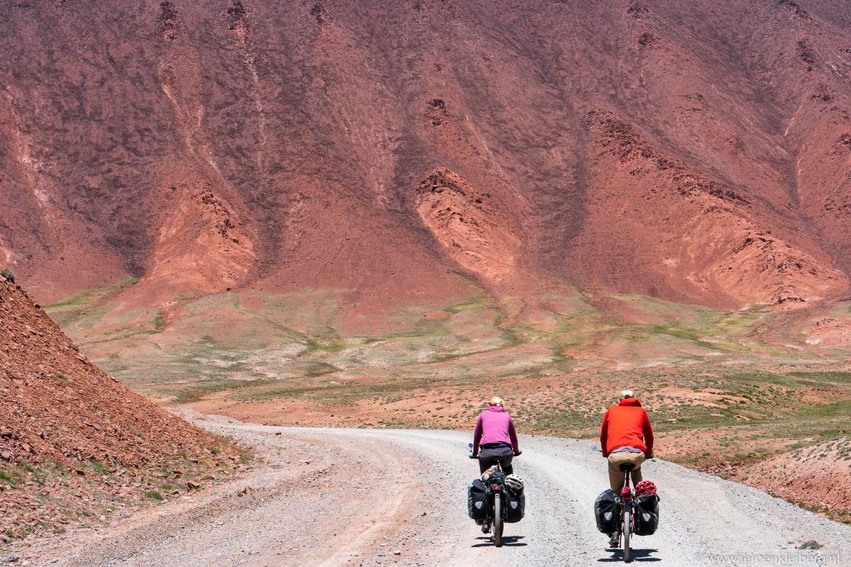 De lange afdaling naar Kyrgyzstan