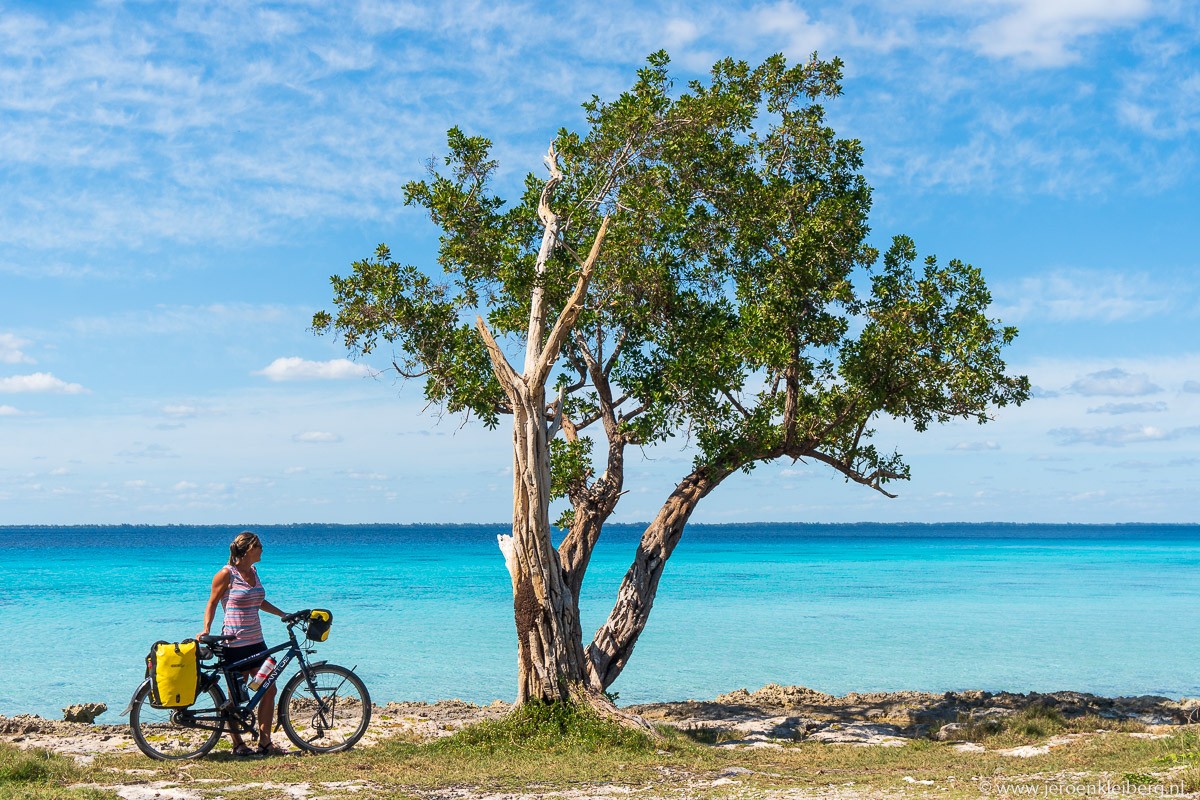 Fietsen langs adembenemend mooie stranden op Cuba
