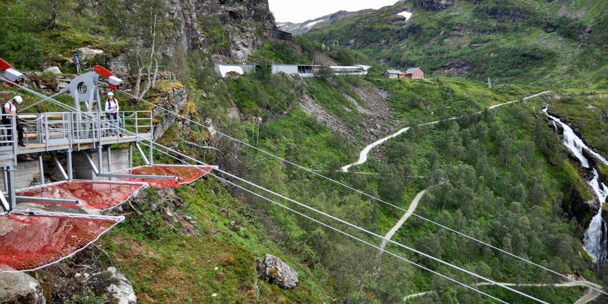 Met ruim 100 kilometer per uur van de langste zipline van Noord-Europa