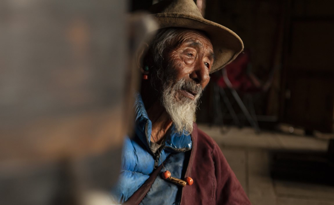 Bekijk nu online de sherpa documentaire: In The Shadows of Everest