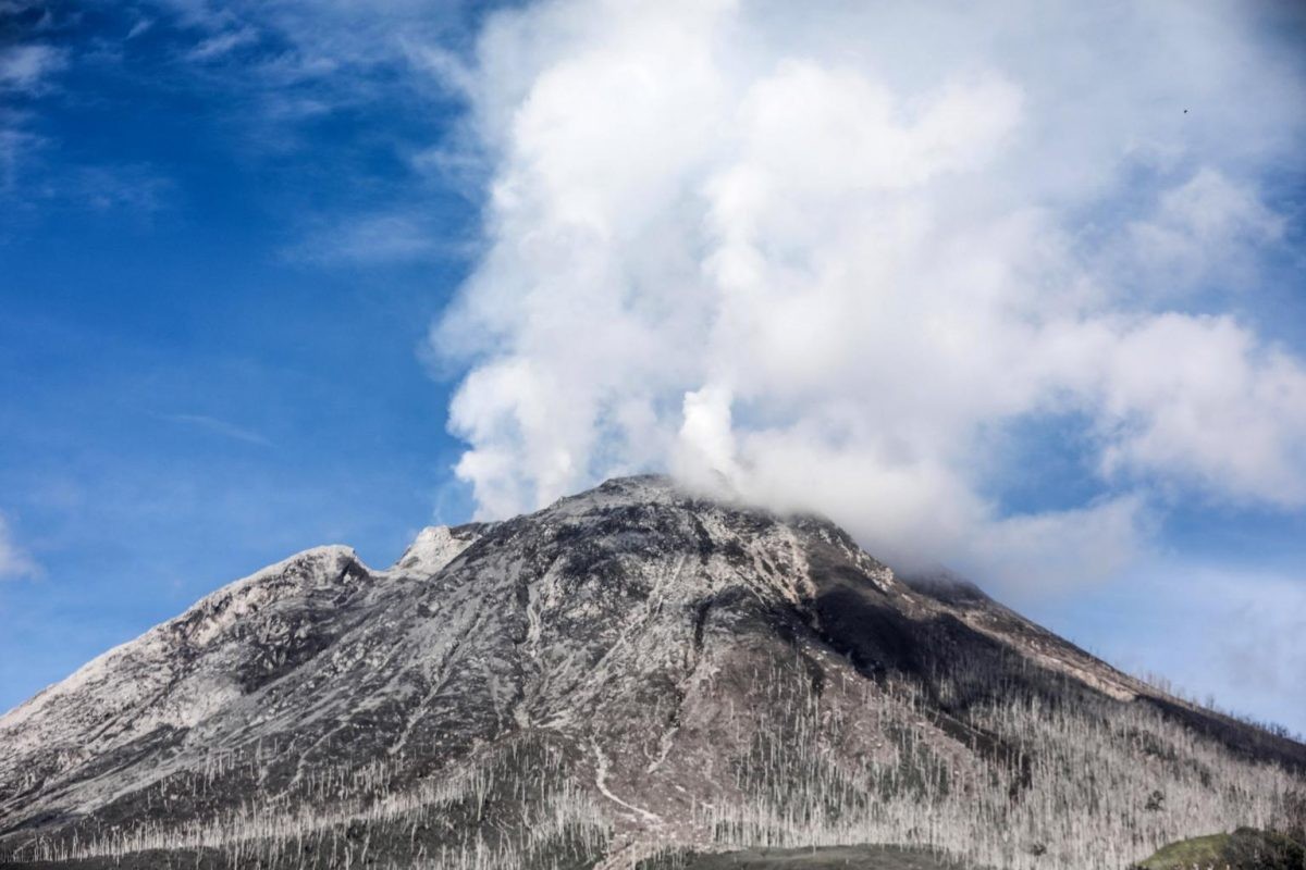Beelden vulkaanuitbarsting Sinabung Indonesië
