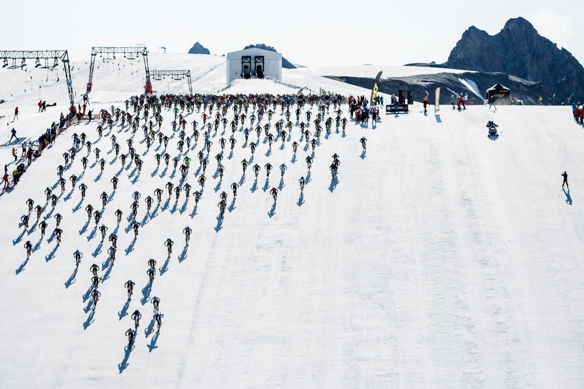 VIDEO: Jaarlijks spektakel Mountain of Hell in Les 2 Alpes