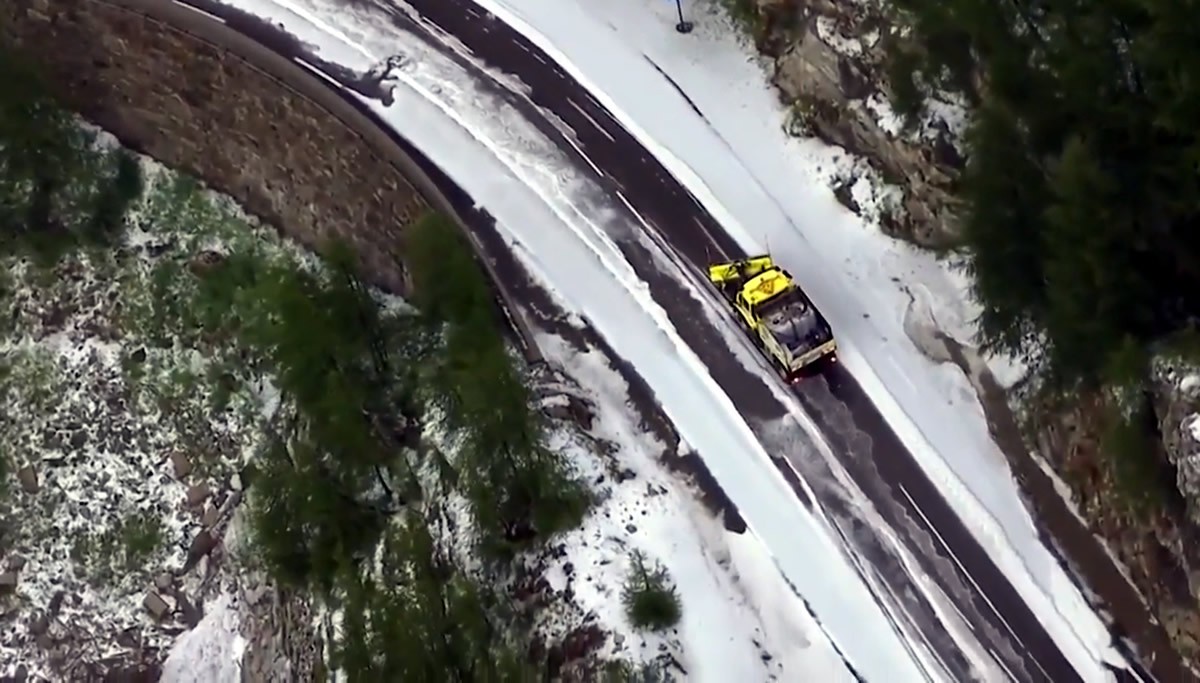 Modderstromen en sneeuw zorgen voor ultra korte touretappe