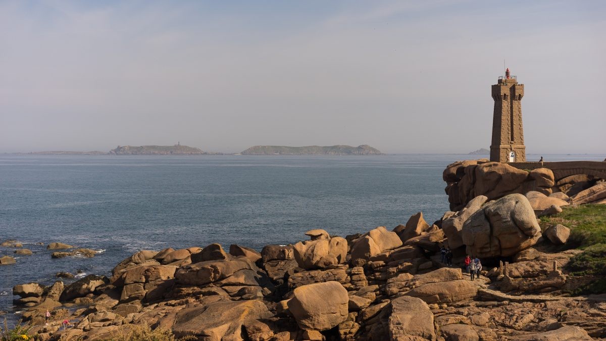 Wandelen langs bizarre rotsformaties in Bretagne