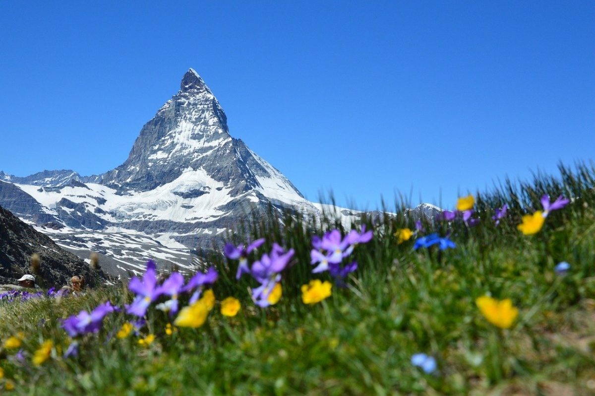 Hier vind je alle coronaregels voor je vakantie naar Zwitserland