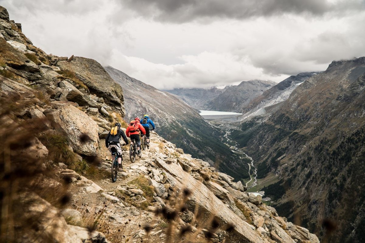 Beleef de bergen van Saas-Fee op de mountainbike