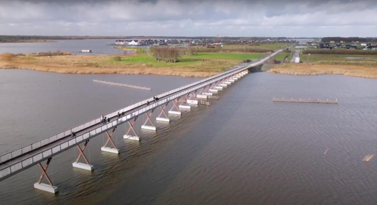 Ontdek de langste fietsbrug van Europa in.. Nederland!
